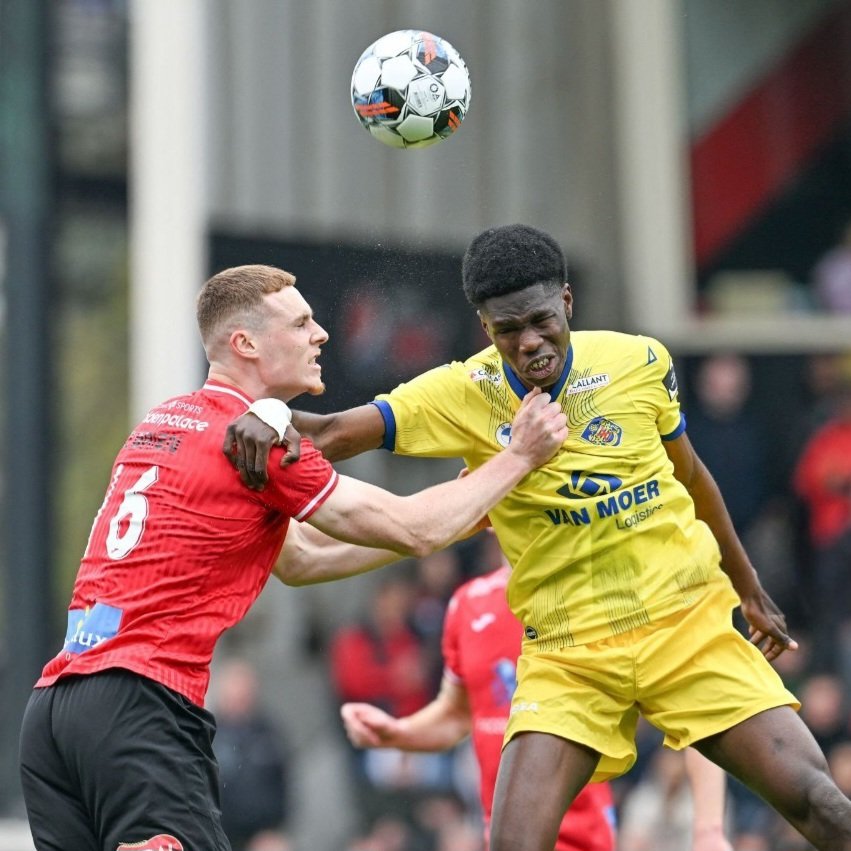 EFC_Statto's tweet image. Jake O'Brien and Thierno Barry contesting for the ball in a Belgian second-tier match between RWDM and Beveren in April 2023. #EFC