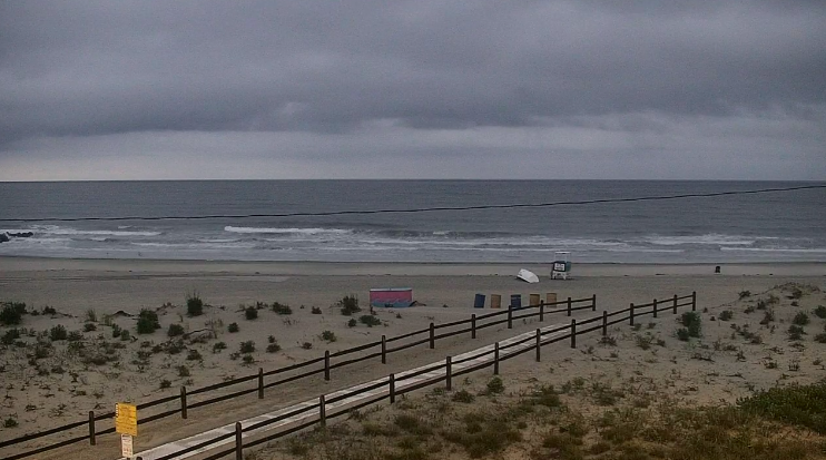 #OCSC We are ON for this morning. Rain is breaking and no thunderstorms. Toes wet at 6:45. 1-2 surf but light winds.