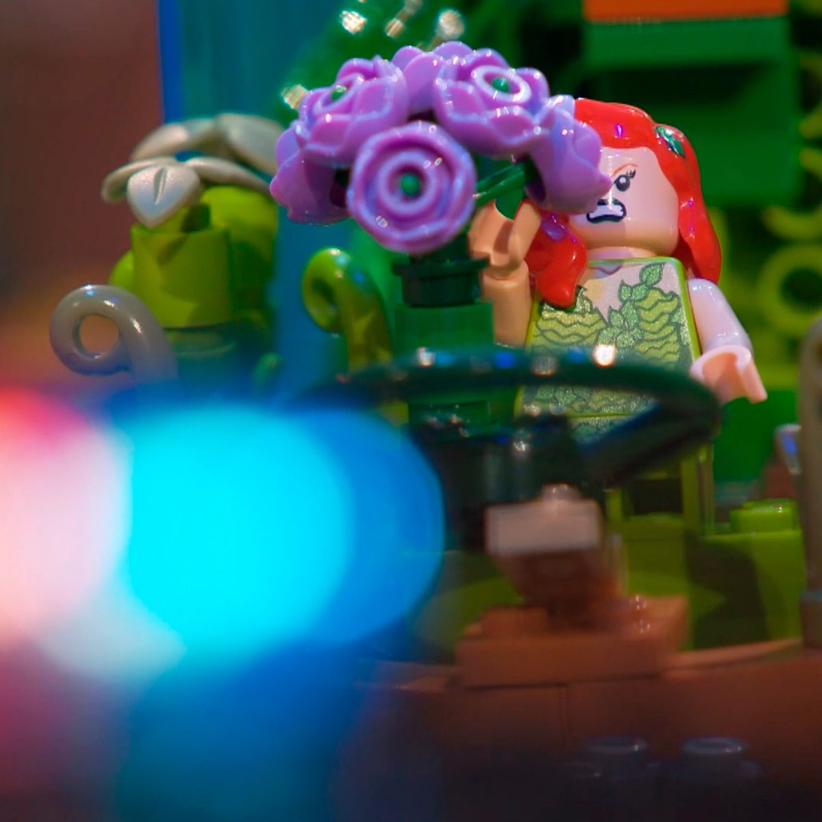 hothbricks's tweet image. Notre diorama autour de Poison Ivy pour la première épreuve de cette nouvelle saison de #LEGOMasters.
Avec Chloé, on a fait de notre mieux avec nos connaissances et nos compétences limitées et c'est passé pour cette fois.