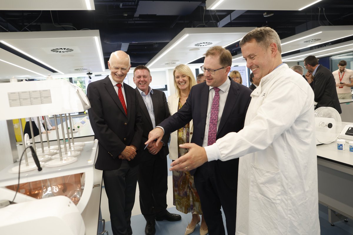 RCSI_Irl's tweet image. We were pleased to be joined by Minister for @DeptofFHed James Lawless yesterday to open RCSI’s redeveloped School of Pharmacy and Biomolecular Sciences teaching labs - a €1.2 million investment in Irish health sciences education.
More ➡️ rcsi.com/dublin/news-an…
#RCSIeducate