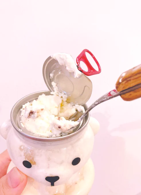 かわいいの食べた 生クリームにクリームチーズが混ざってて多分ティラミスっぽくてすごく美味しかった! 追記 3枚目ポックルだな