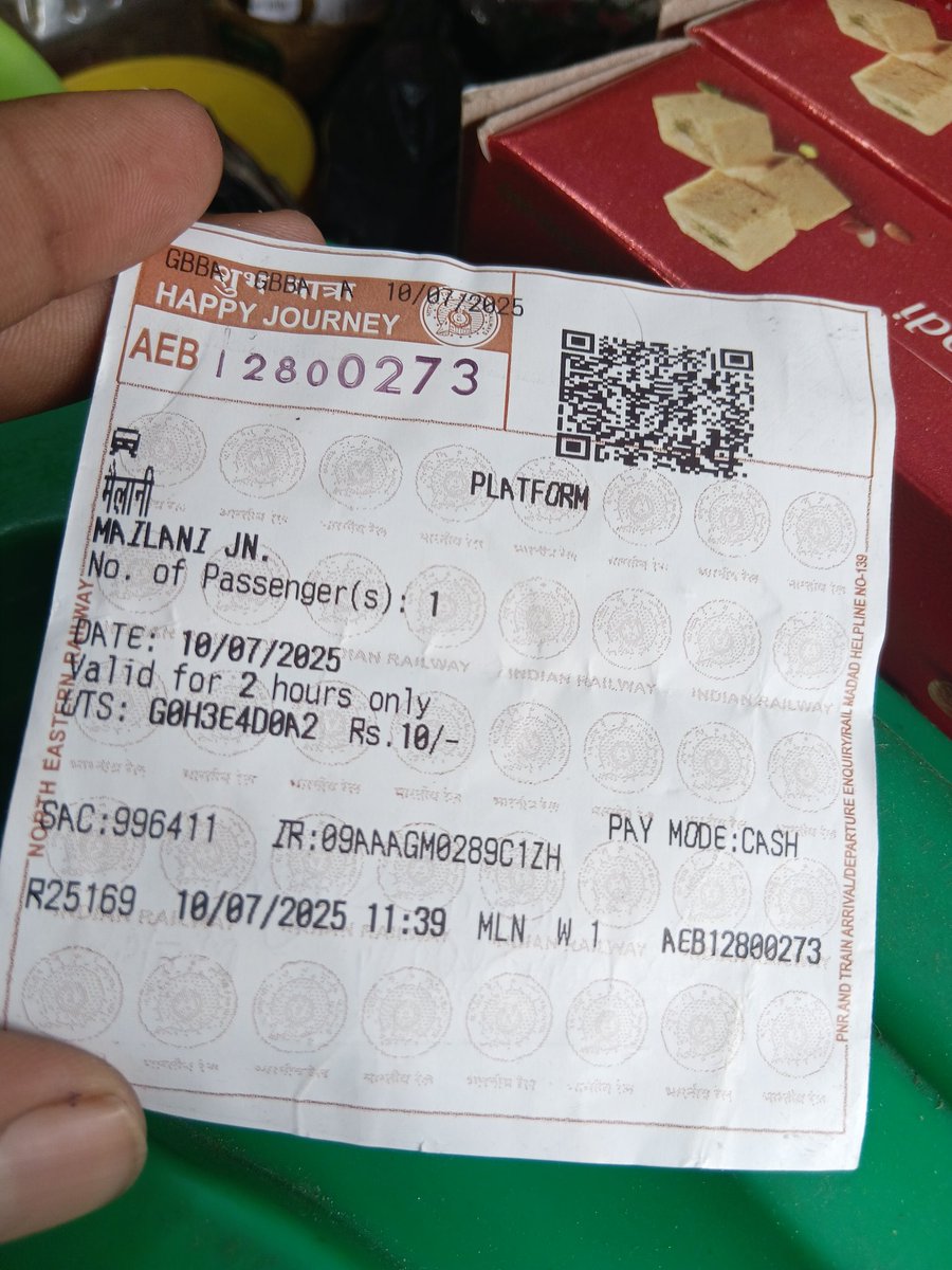 SachinSing71177's tweet photo. आज 10 जुलाई को मैं मैलानी जं रेलवे स्टेशन पर गाड़ी संख्या 55083 पर अपने भाई को छोड़ने आया था,जब मैं वापस स्टेशन से बाहर आने लगा तो गेट पर मौजूद RPFसिपाहियों द्वारा केवल मेरी ही अभद्र व्यवहार कर जबरन तरीके से टिकट चेकिंग की गई बल्कि,TC साथ में था
@RailwaySeva @drmljn @RPF_INDIA https://t.co/nhO8hf1nYp