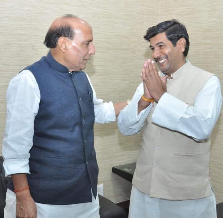 पूर्व राष्ट्रीय अध्यक्ष भाजपा, माo पूर्व मुख्यमंत्री उत्तर प्रदेश, व भाजपा उo प्रo के पूर्व अध्यक्ष एवं वर्तमान में माननीय रक्षामंत्री भारत सरकार आदरणीय श्री <a href="/rajnathsingh/">Rajnath Singh</a> जी को जन्मदिवस की हार्दिक शुभकामनाएँ।
#ShrichandSharmaMLC
