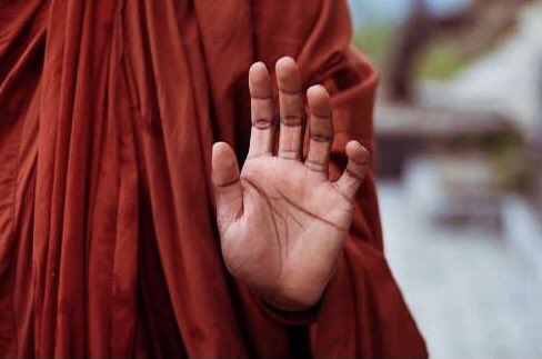 “Saluden con Ia paz”. (Mt.10,12)
La paz de Jesús no es un formalismo. Es una paz que rompe el miedo y transforma sociedades, es una paz que libera de cualquier opresión y produce una conciencia tranquila.
Las dictaduras hablan de “paz”, pero es una paz que ni ellos la tienen.