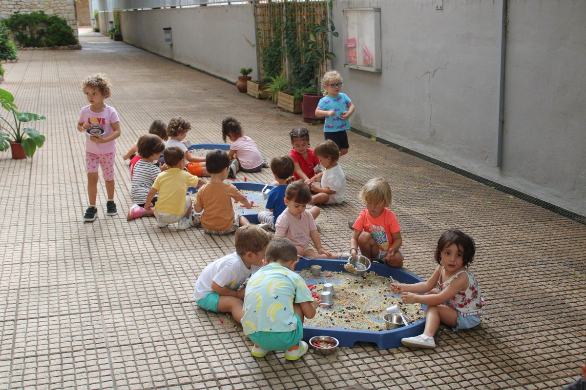 colsantpau's tweet image. LLAR | A la Llar del Sant Pau explorem, juguem i aprenem amb cada transvasament 💫
#JoSocdelSantPau #Llar