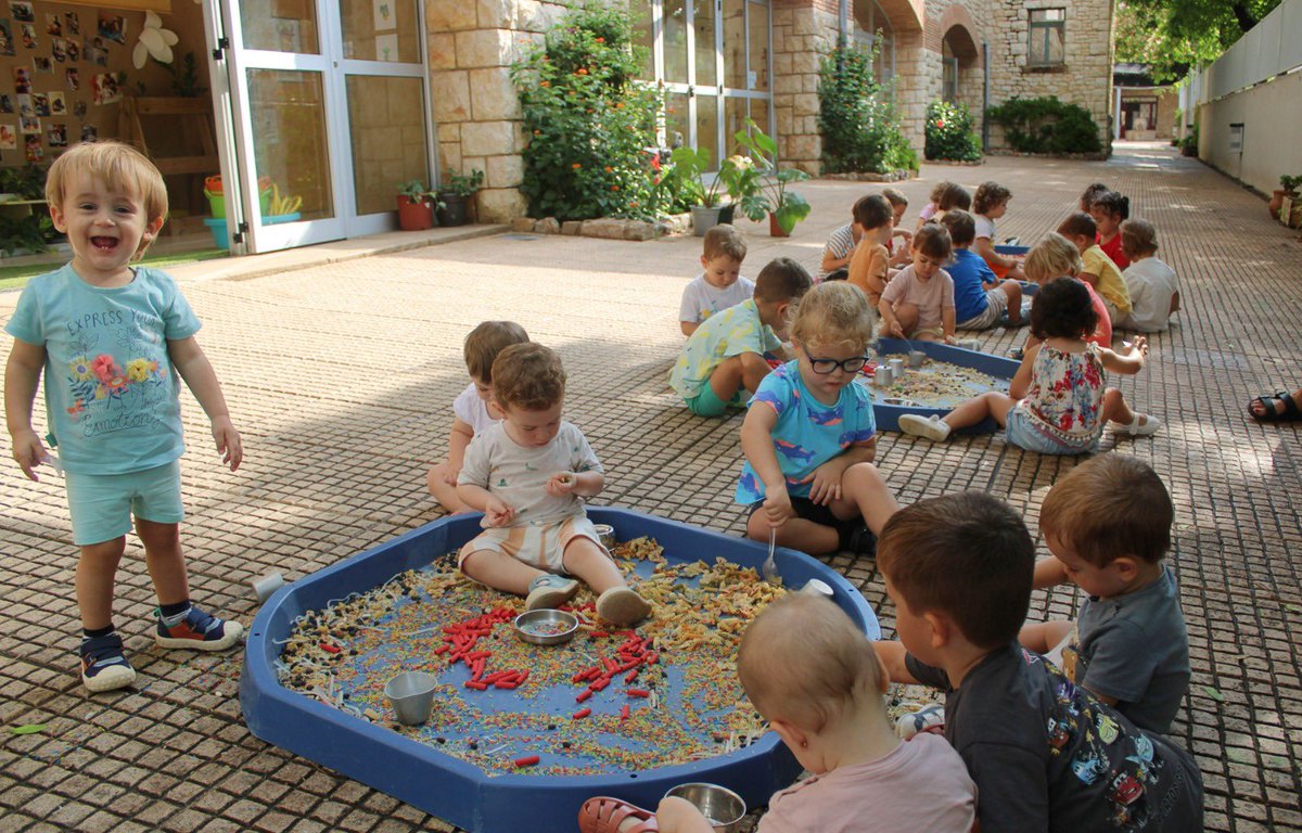 colsantpau's tweet image. LLAR | A la Llar del Sant Pau explorem, juguem i aprenem amb cada transvasament 💫
#JoSocdelSantPau #Llar