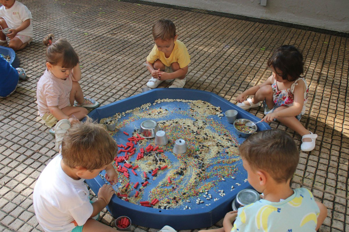 colsantpau's tweet image. LLAR | A la Llar del Sant Pau explorem, juguem i aprenem amb cada transvasament 💫
#JoSocdelSantPau #Llar