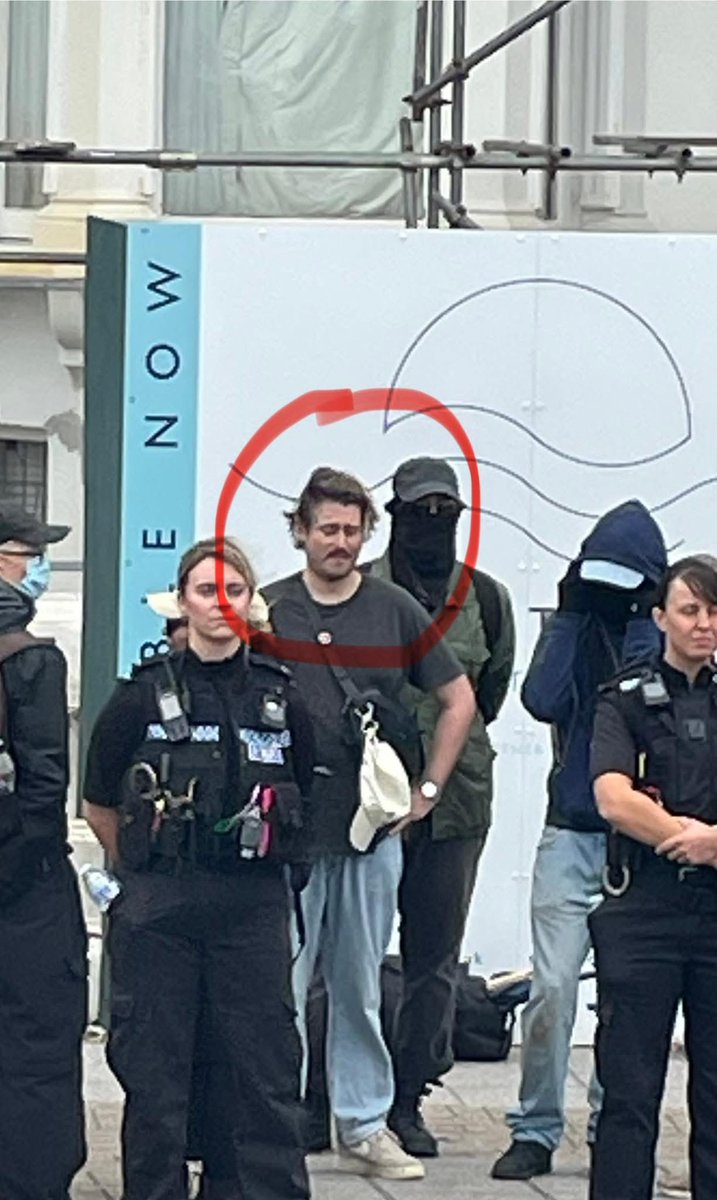 georgedmadgwick's tweet image. EXCLUSIVE. Been made aware by local parents that the TEACHER from a local school who was caught (by his own students) standing alongside far-left wing masked up Antifa thugs at a protest abusing elderly women is BACK TEACHING and furthermore apparently the kids have been told if…