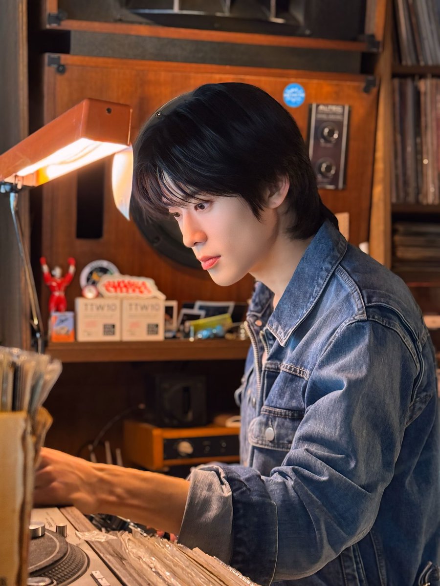 คนหล่อไม่พอมันหล่อยันชื่ออีก เป็นลูกคนเดียว มีลักยิ้ม ไม่ใช่ทุกคนที่จะมีหลายชื่อเรียกแล้วหล่อทุกภาษาอะ แจฮยอนขี้โกงมาก 😞♡

• แจฮยอน 
• จองยุนโอ 
• เจย์ 
• เจฟฟรีย์
• เจิ้ง ไจ้เสวียน
• จามาล