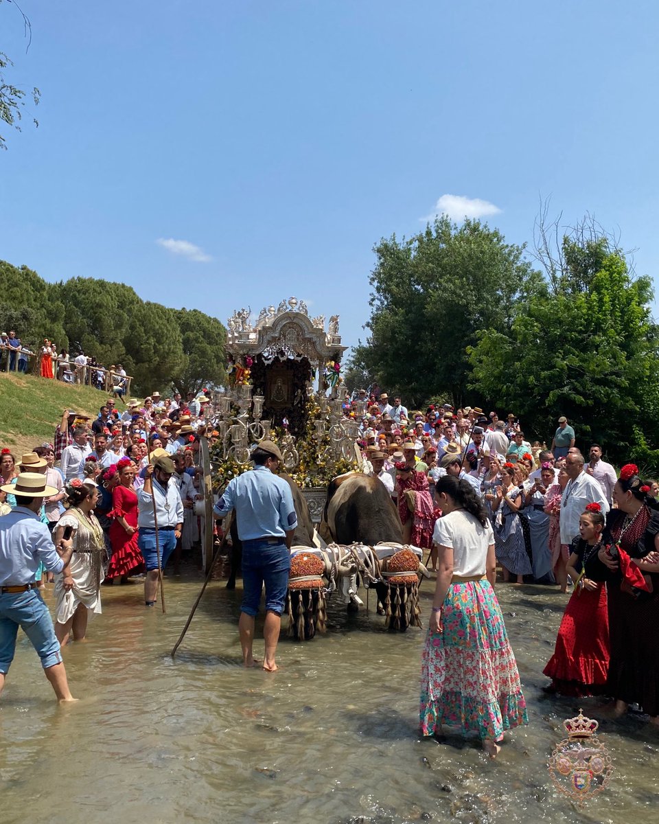 🟣⚪️ | «Que se paren los bueyes
en medio de la corriente
de las aguas del Quema,
que Málaga en el río,
Rocío, a ti te reza.»

✍🏼 J. Gutiérrez
📸 Rocío 2025