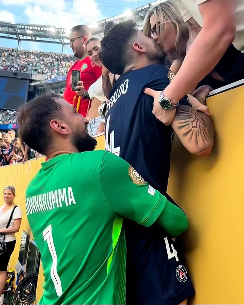 KwesiFCB's tweet image. Explain this in Football Terms 🙄