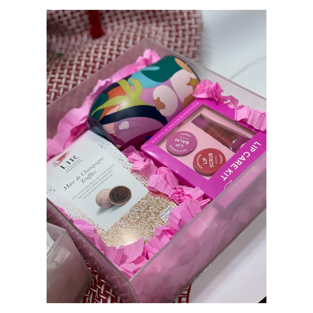 magicbox_ng's tweet photo. 🎁 Which is more YOU?

A surprise Birthday Box or a swoon-worthy Girlfriend’s Day gift? 💕

July just got magical at #MagicBoxNG ✨

Anticipate the drop!

#BirthdayBox #GirlfriendsDay #TheMagicalExperience #GiftMagic #UnboxJoy https://t.co/vsMpLcKrVB