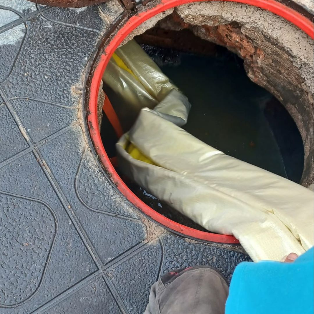 💧🚧 Aquesta setmana hem renovat amb el sistema de mànega sense obertura de rasa 232 metres de la xarxa de clavegueram a:

📍 Plaça Unesco
📍 Passeig de Sant Antoni

Informació sobre les obres a ematsa.cat

Disculpeu les molèsties!