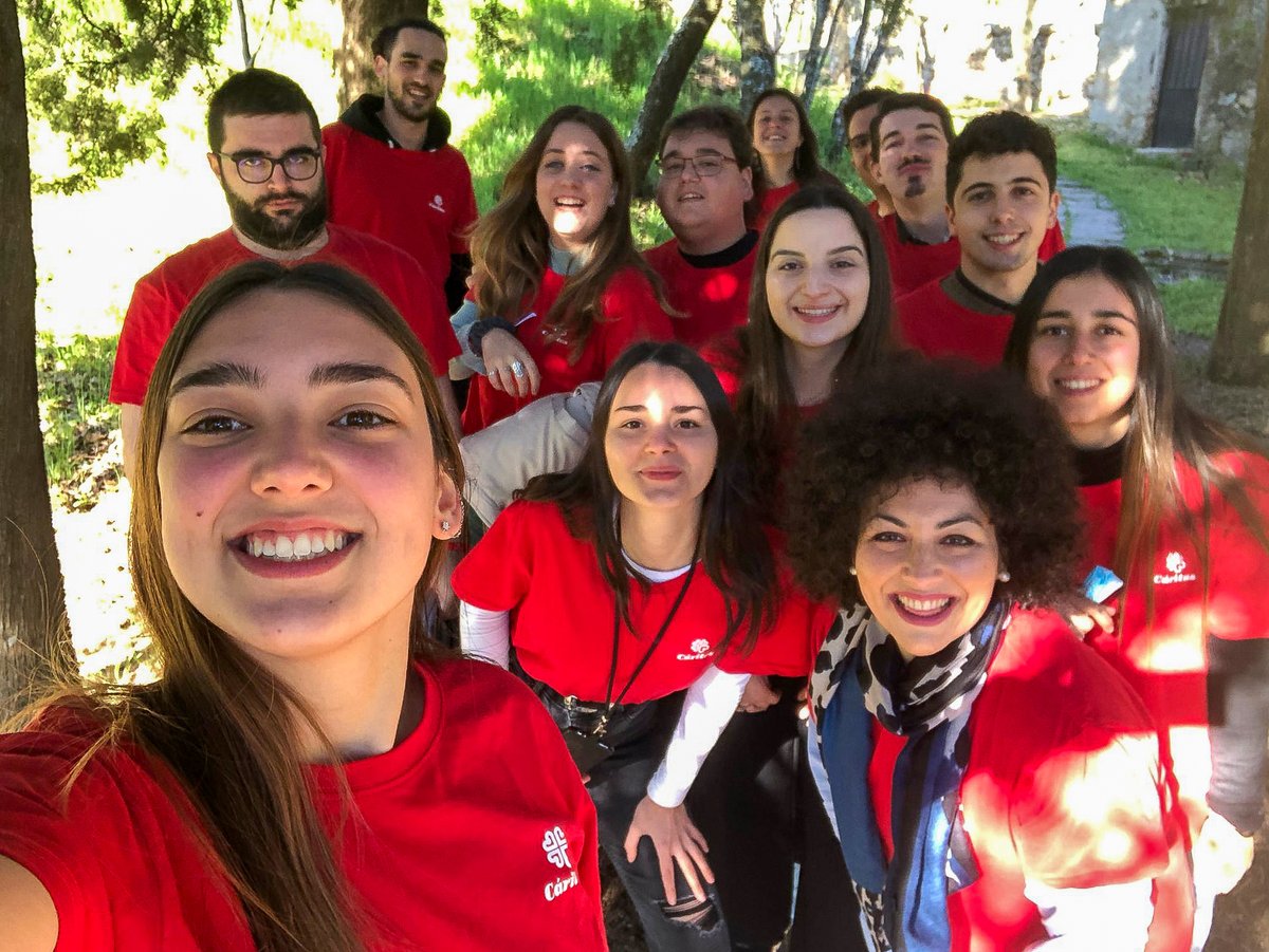 _CARITAS's tweet image. Vamos tejiendo una nueva fraternidad y una amistad social basada en los cuidados, el acompañamiento y la confianza de que trabajar por la justicia desde la caridad, es una forma de vivir en esperanza.

#MientrasHayaPersonasHayEsperanza