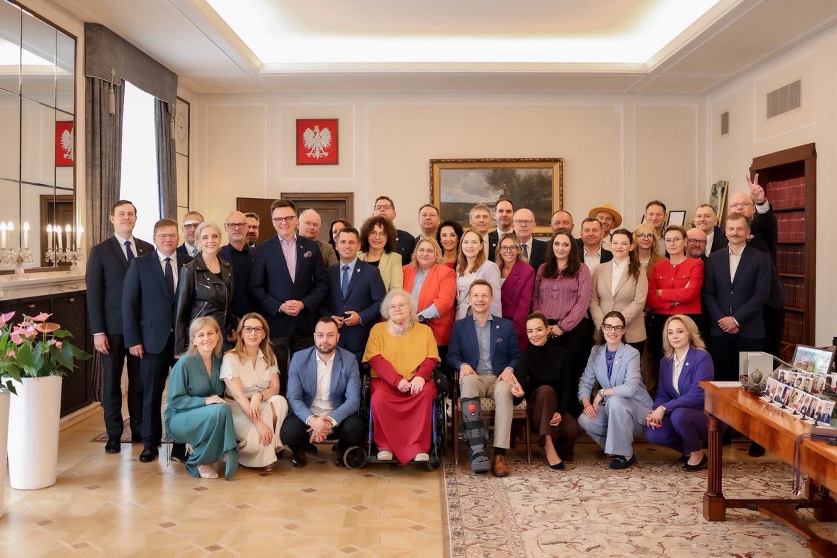 To drużyna <a href="/PL_2050/">Polska 2050</a> 💛
Zdeterminowana i gotowa do działania! 
Jesteśmy z Wami ✌🏻