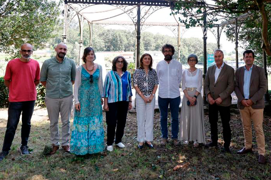 CSICGalicia's tweet image. A MBG (sede Pontevedra) recibiu a visita da conselleira de @MAmbienteXunta, quen anunciou que a @Xunta financiará con 100.000 € ao citado instituto @CSIC  para garantir a preservación de sementes de especies vulnerables, así como dos solos e comunidades microbianas asociadas.