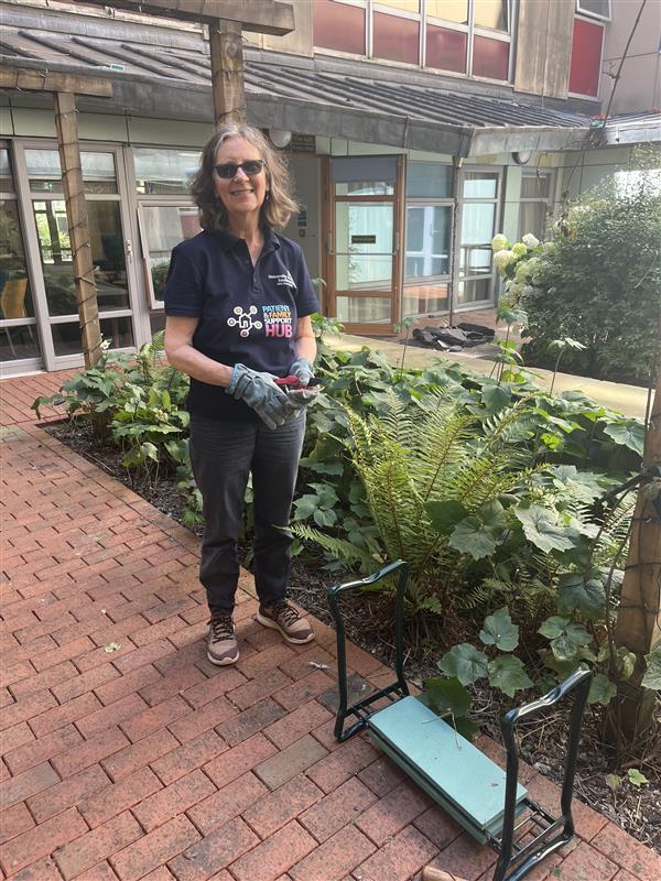 UHS_SupportHub's tweet image. On Thursday's, we garden!🍃meet our wonderful volunteer gardener, Anne, who always keeps our PFSH garden looking neat and tidy. The garden is open 24/7 for staff, patients and families to access a beautiful outdoor space at @UHSFT, and is next to our Hub on B Level East Wing❤️