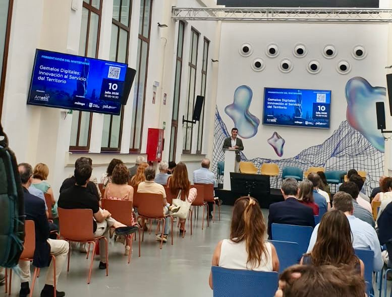 AMETIC (@ametic_es) on Twitter photo <a href="/malaga/">Ciudad de Málaga</a> 🚀 Arranca “Motivación y objetivos del Whitepaper ‘Gemelos Digitales: Innovación al Servicio del Territorio”, con Emilio Herrera, VP de la Comisión de Smart Cities y coordinador del GT Tecnologías Habilitadoras en Ciudades y Territorios de <a href="/AMETIC_es/">AMETIC</a>.
 
Una sesión clave para <a href="/malaga/">Ciudad de Málaga</a> 🚀 Arranca “Motivación y objetivos del Whitepaper ‘Gemelos Digitales: Innovación al Servicio del Territorio”, con Emilio Herrera, VP de la Comisión de Smart Cities y coordinador del GT Tecnologías Habilitadoras en Ciudades y Territorios de <a href="/AMETIC_es/">AMETIC</a>.
 
Una sesión clave para