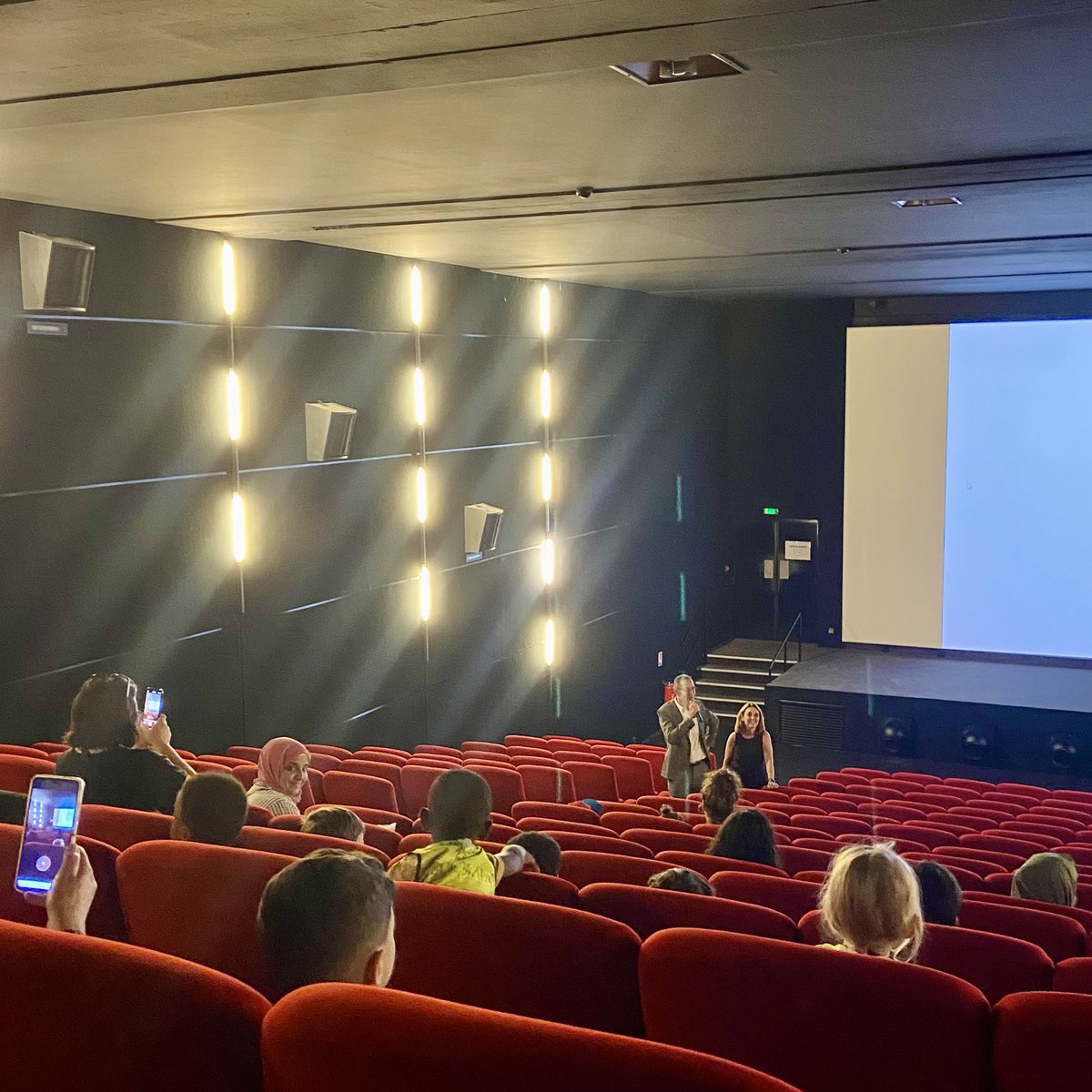 FrancoisDagnaud's tweet image. Nous avons déjà accueilli + de 1350 enfants et parents cette année aux séances CinéFamille… et ça continue en juillet avec nos partenaires et @mk2 
Ce matin : Tom le chat – À la recherche du doudou perdu et lecture de contes avec la Bibliothèque Rabier.  Bon été  !