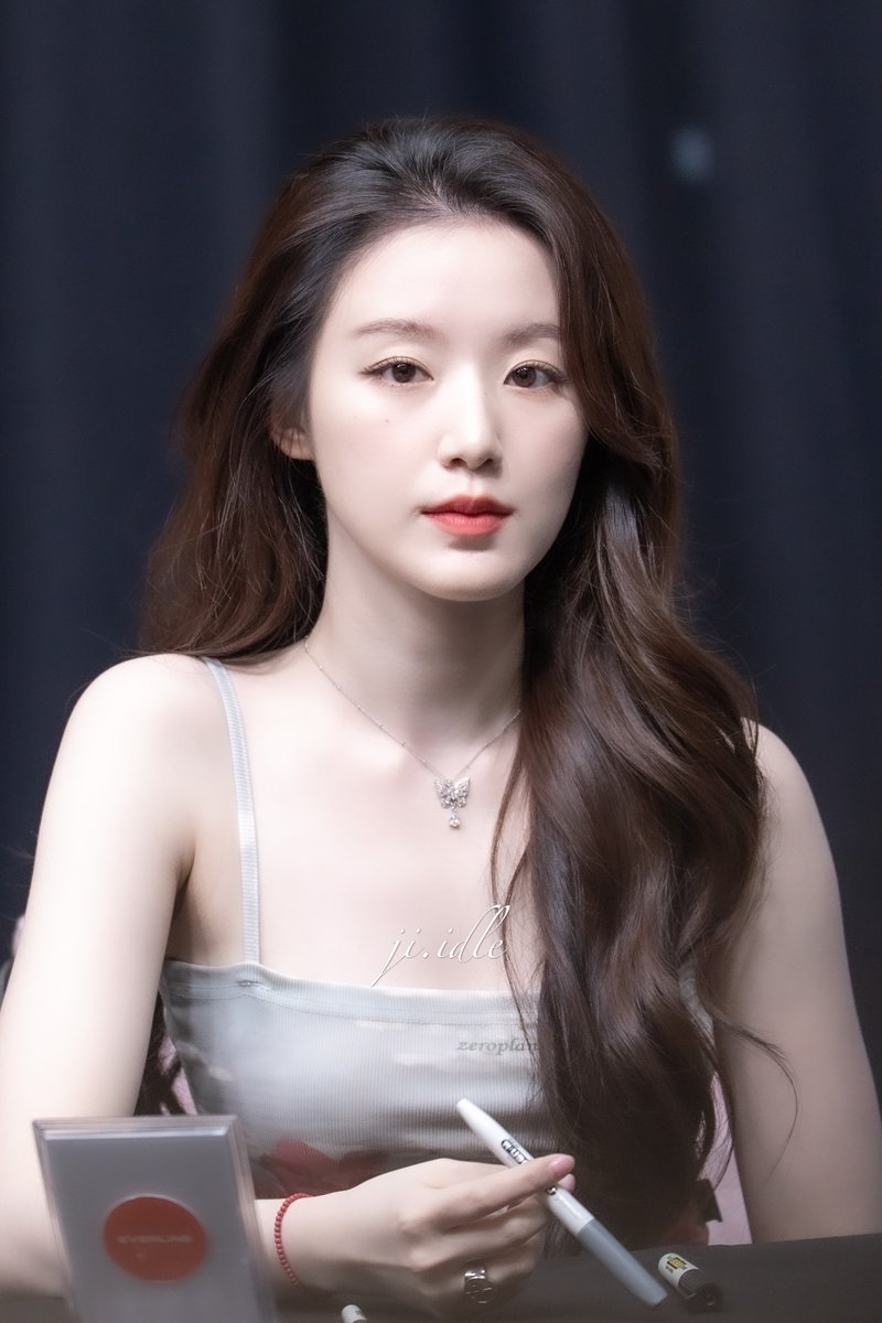 ji_idle's tweet image. 250706 EL
์ฌ์ ...?
#่่ฏ #SHUHUA #์ํ #IDLE #์์ด๋ค