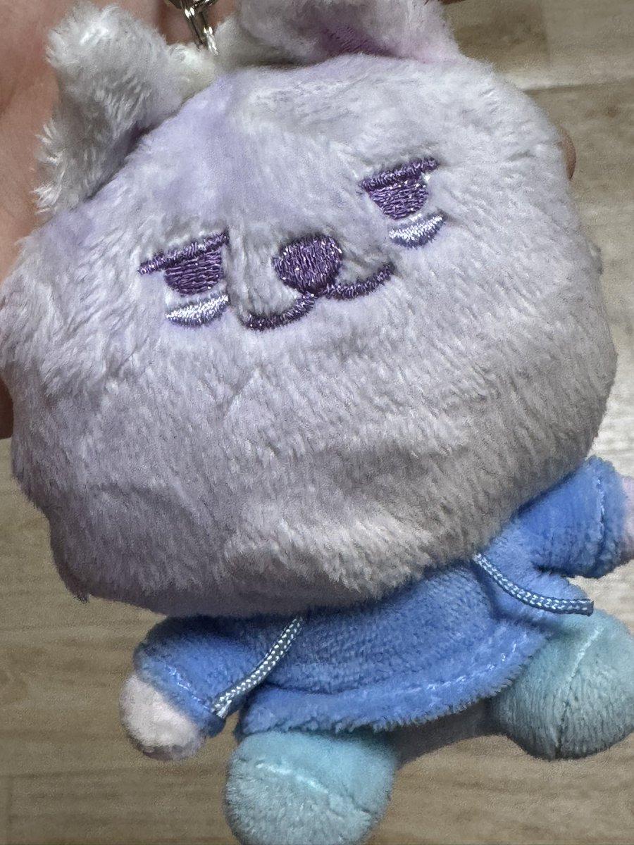 soobimsu's tweet image. #rt 레인보우뿔바투 용멍이 양도받으실분 계신가요! 몇번 들고나가서 좀 꼬질합니다..원가이상부터 제시받아용 멘 달아주사면 뎀 드리겠습니다ㅏ #투바투포카 #뿔바투 #레인보우뿔바투