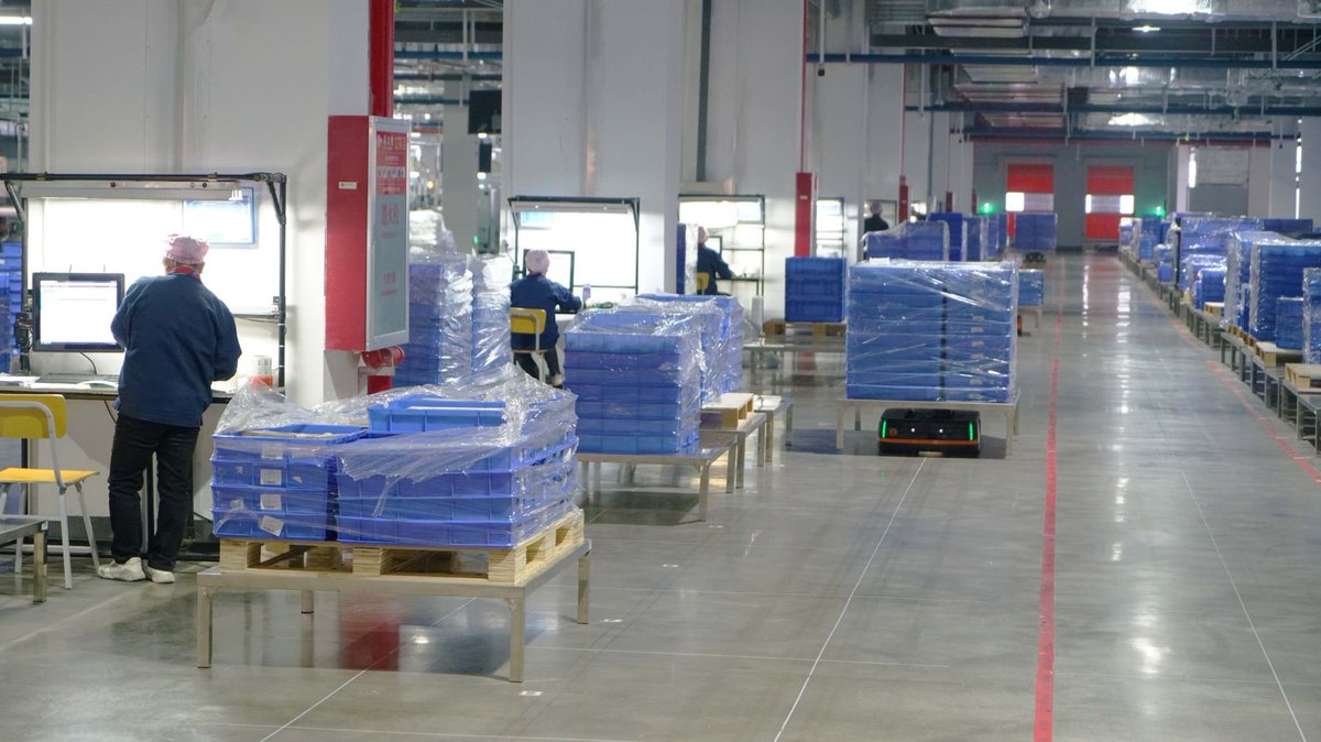 Hikrobot1's tweet image. 🤖 AMRs: The Secret to Happier, Safer Teams
✅ Reduce injuries from heavy lifting strains
✅ Eliminate repetitive-task fatigue
✅ Free up employees for high-value work
📩 See how it works: info@hikrobotics.com
#AMR #EmployeeSafety #Hikrobot