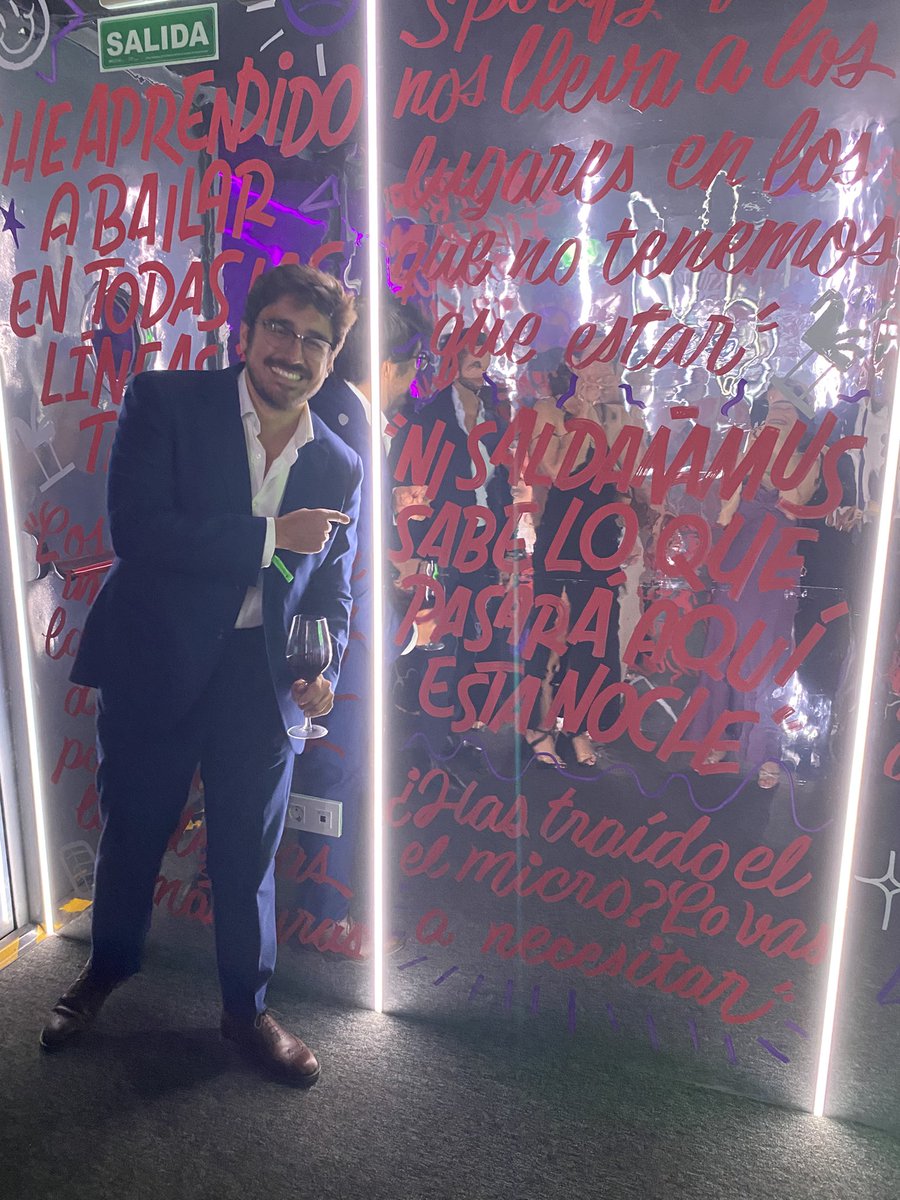 Ayer nos entregaron el premio Ondas a mejor podcast conversacional por “No es el fin del mundo”.

Este premio es de todos nuestros oyentes, suscriptores, equipo y familia, que nos acompañan en esta aventura.

Mil gracias a todos por apoyarnos y estar ahí.

Un abrazo.