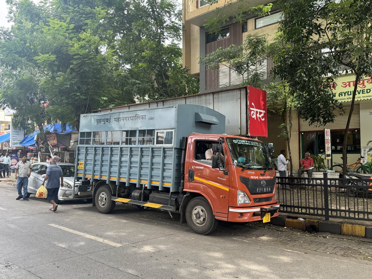 HBhesania's tweet photo. Why Are Government Vehicles Above the Law?

Today, I was fined for parking my SUV in a No Parking zone. I acknowledge the violation. However, what I find absolutely unacceptable is the blatant double standard in the enforcement of traffic rules. https://t.co/ypt5Fvaaa7