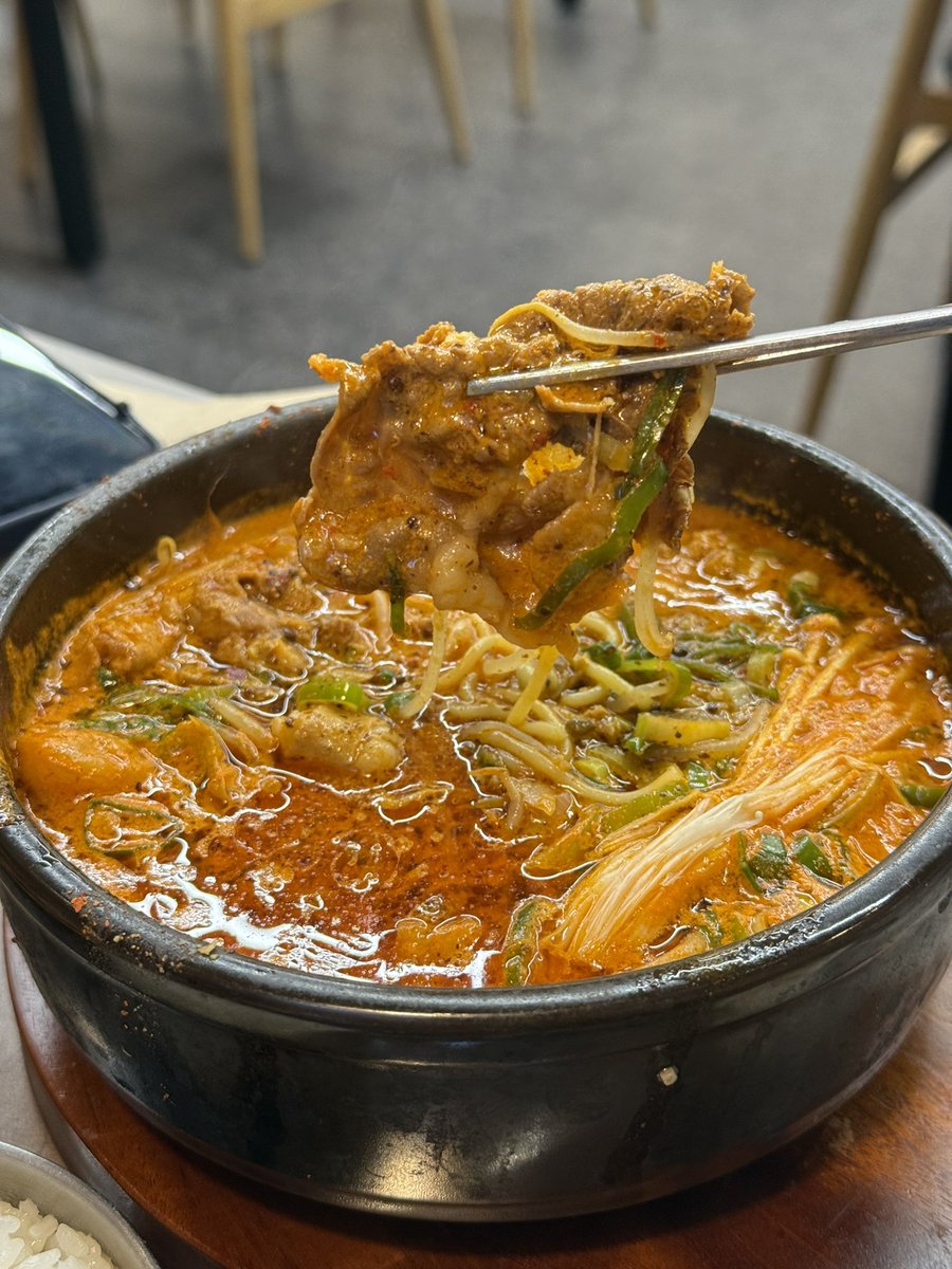 정성순대 얼큰한우곱창 수제순대국
정말맛있다🥹 편백찜도 맘에든다

맛저😍