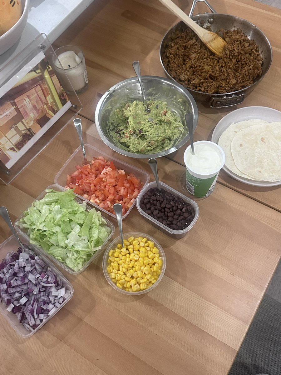 raineaoki's tweet image. Taco thurs