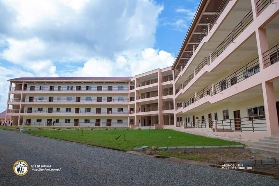 MTwumz_'s tweet image. Nigerians, look away, this is Senior High School in Ghana.
Abomosu STEM.