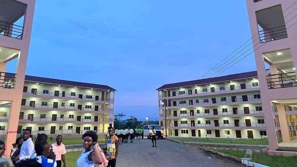 MTwumz_'s tweet image. Nigerians, look away, this is Senior High School in Ghana.
Abomosu STEM.