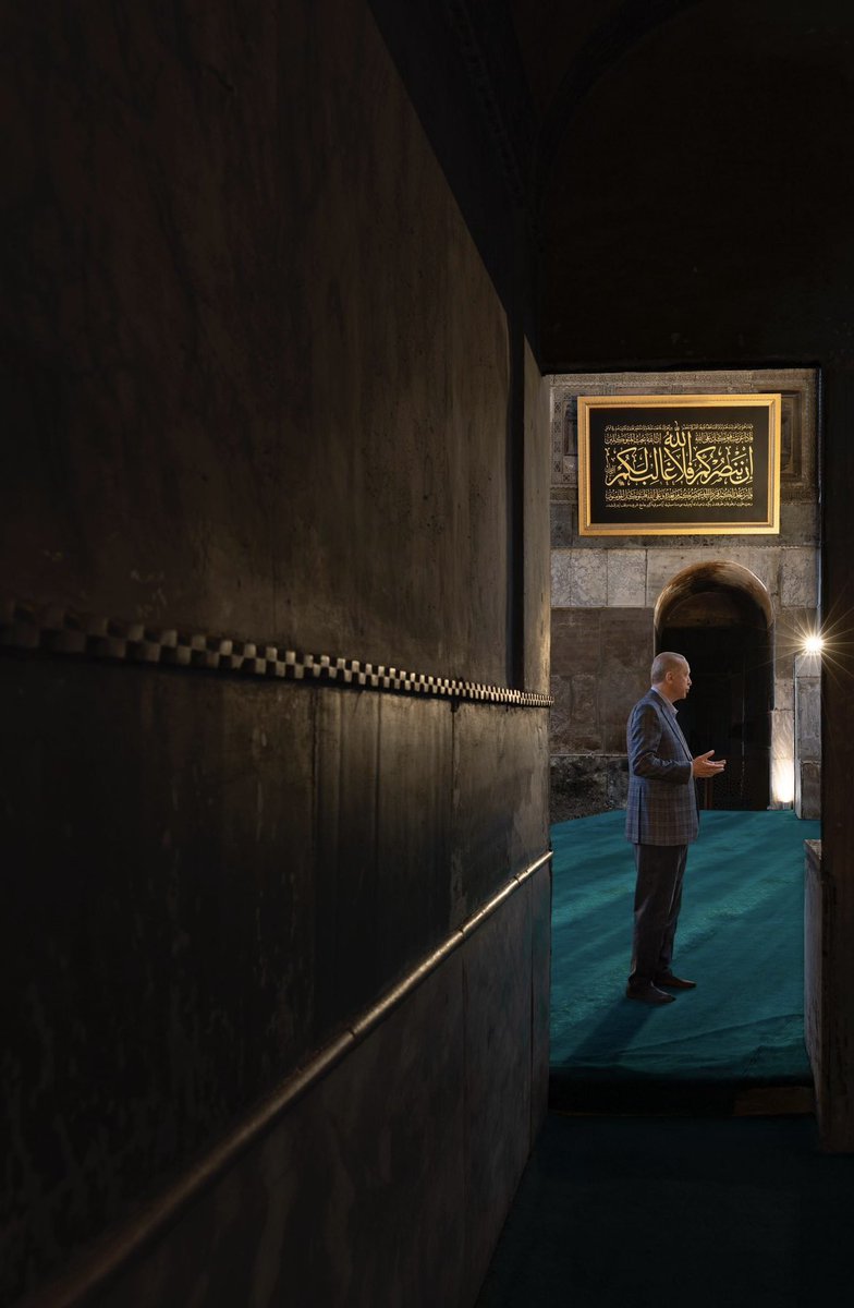 Bir vakıf emaneti, 
Bir fethin nişanı, 
Bir ümmetin duasıydı Ayasofya…  

Beş yıl önce zincirleri kırıldı, kapıları yeniden secdeye açıldı. Bu tarihi adımı atan Sayın Cumhurbaşkanımıza şükranla…