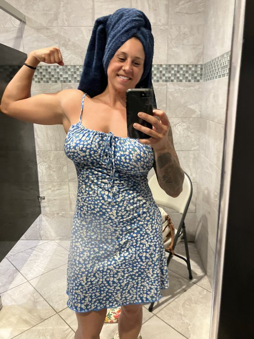 Watch Rae D's leaked NSFW photo on TwXstars