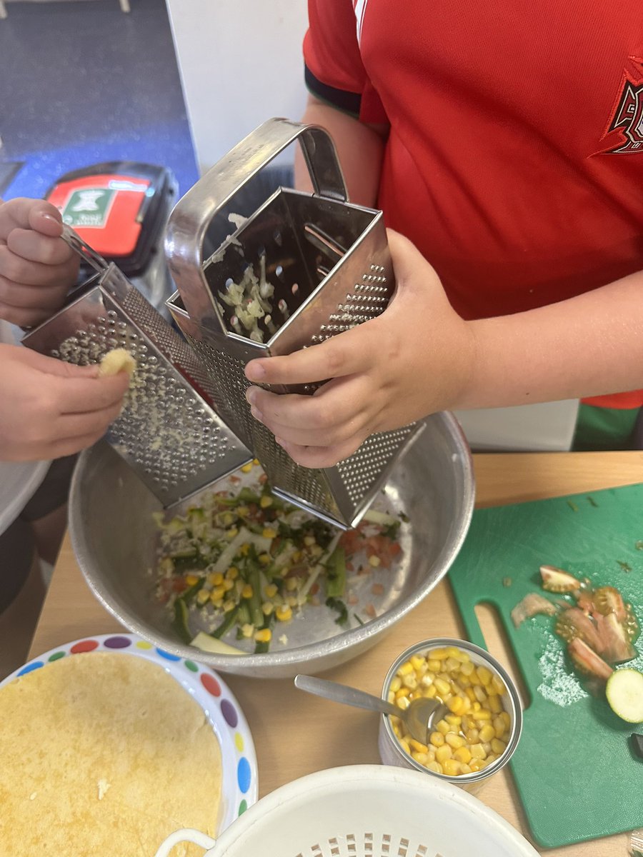 Sdlp6B's tweet image. DT in year 6 today . The room smells gorgeous as we begin to create our Mexican fillings @SDLPrimary @ExceedLP