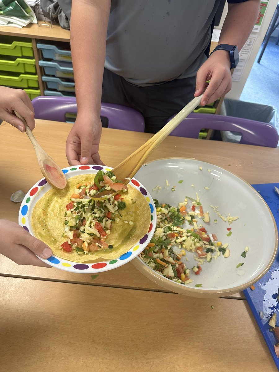 Sdlp6B's tweet image. DT in year 6 today . The room smells gorgeous as we begin to create our Mexican fillings @SDLPrimary @ExceedLP