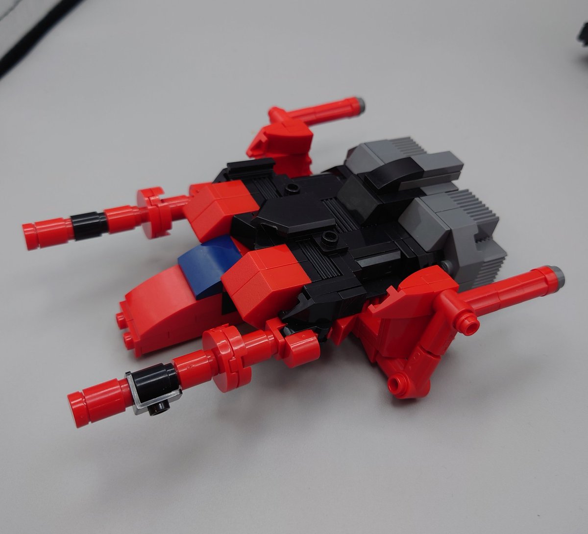 block_hakase's tweet image. 自分主催の「さいたまブロックパーティー」に向けて赤いガンダムをブラッシュアップ
シールド、頭部可動ギミック、最終回にやっと出できたコアファイターを追加しました
#赤いガンダム #ガンダム
#ガンダムジークアクス
#gquuuuuux #gquuuuuux最終回
#シャア専用
#ブロックパーティ
#さいたま市