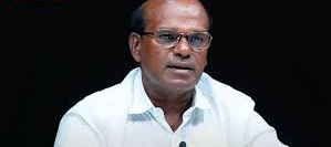 In every interviews Ravindra duraisamy  be like...

Anchor - சார் அதிமுக- பாஜக கூட்டணி பத்தி..

துரைசாமி -  அதாவது இந்த கூட்டணி வச்சதுல சீமானுக்கு என்ன லாபம்னா..

Anchor -  சார் சீமானை பத்தி நான் கேட்கவே இல்லையே. சரி திமுக கூட்டணில யாரவது வெளிய போவாங்களா..

துரைசாமி - திமுக