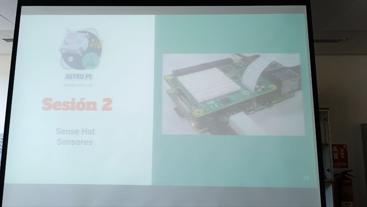 ToniHortal's tweet image. 4a sessió del taller d&apos;#AstroPi, 2a de la Mission Space Lab, de l&apos;#ESEROSummerCamp2025 al #ParqueDeLasCiencias de #Granada. Hem aprofundit en #Python amb condicionals i bucles. Hem connectat el #SenseHat i hem programat un sistema que integra la matriu de leds, sensors i alertes.