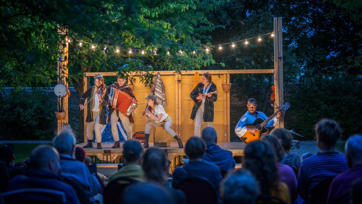 Salford Community Leisure (SCL) (@salfordleisure) on Twitter photo Our #OutdoorTheatre programme at Ordsall Hall kicks off this Tuesday with the hilarious & talented <a href="/threeinchfools/">The Three Inch Fools</a> ✨
They’ll be performing their original show The Most Perilous Comedie of Elizabeth I 🎭
🎟️ Tickets from £13, under 8s FREE!
buff.ly/D8KdaNz Our #OutdoorTheatre programme at Ordsall Hall kicks off this Tuesday with the hilarious & talented <a href="/threeinchfools/">The Three Inch Fools</a> ✨
They’ll be performing their original show The Most Perilous Comedie of Elizabeth I 🎭
🎟️ Tickets from £13, under 8s FREE!
buff.ly/D8KdaNz
