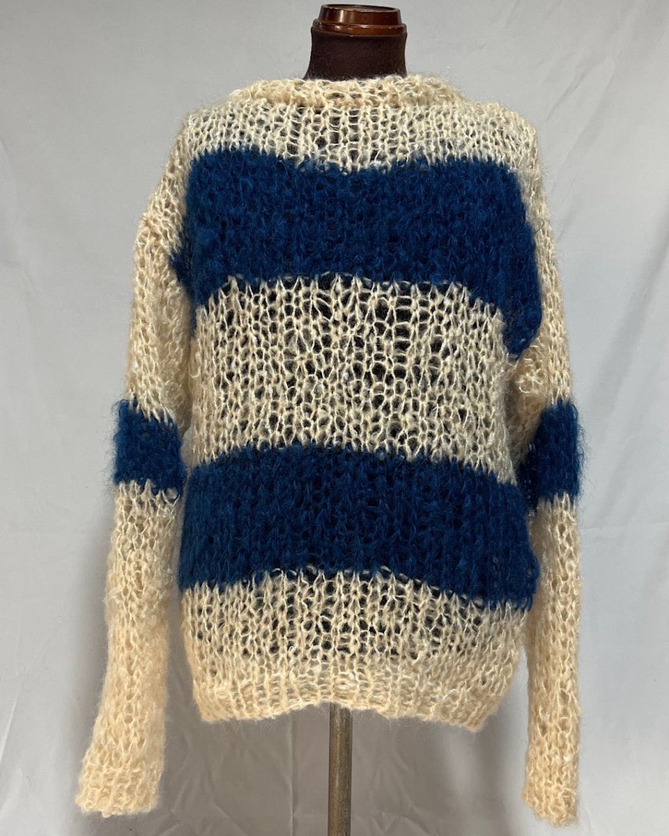 _MADEINHEAD_'s tweet photo. これから益々暑くなりますが‥
モヘアジャンパー完成🧶
スケルトンタイプです
前後着用可能♪
https://t.co/HAv3vvQ3bT
◎ネットショップ更新◎

#MADE_IN_HEAD
#madeinhead_knit
#mohair
#mohairsweater
#mohairjumper
#mohairknit
#モヘア
#モヘアセーター
#モヘアジャンパー
#モヘアニット https://t.co/B7NGbTmHjR