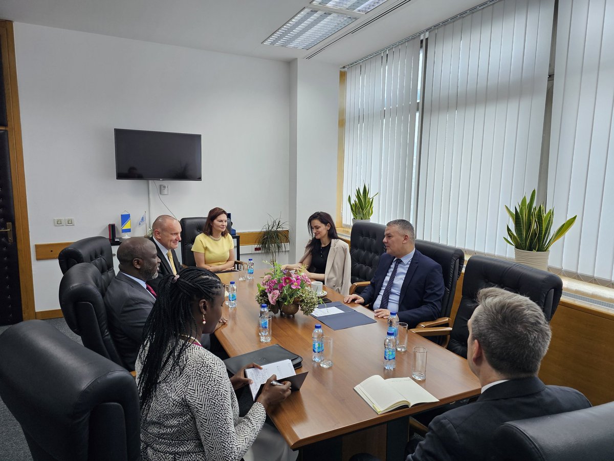 Sastanak sa sekretarom Mehanizma za međunarodne kaznene sudove (IRMCT), gospodinom Abubacarrom M. Tambadouom, povodom njegove posjete #BiH. 

Razgovarali smo o dosadašnjoj suradnji i istaknuli ostvarene uspjehe s ciljem pomirenja među narodima u Bosni i Hercegovini. Gospodin