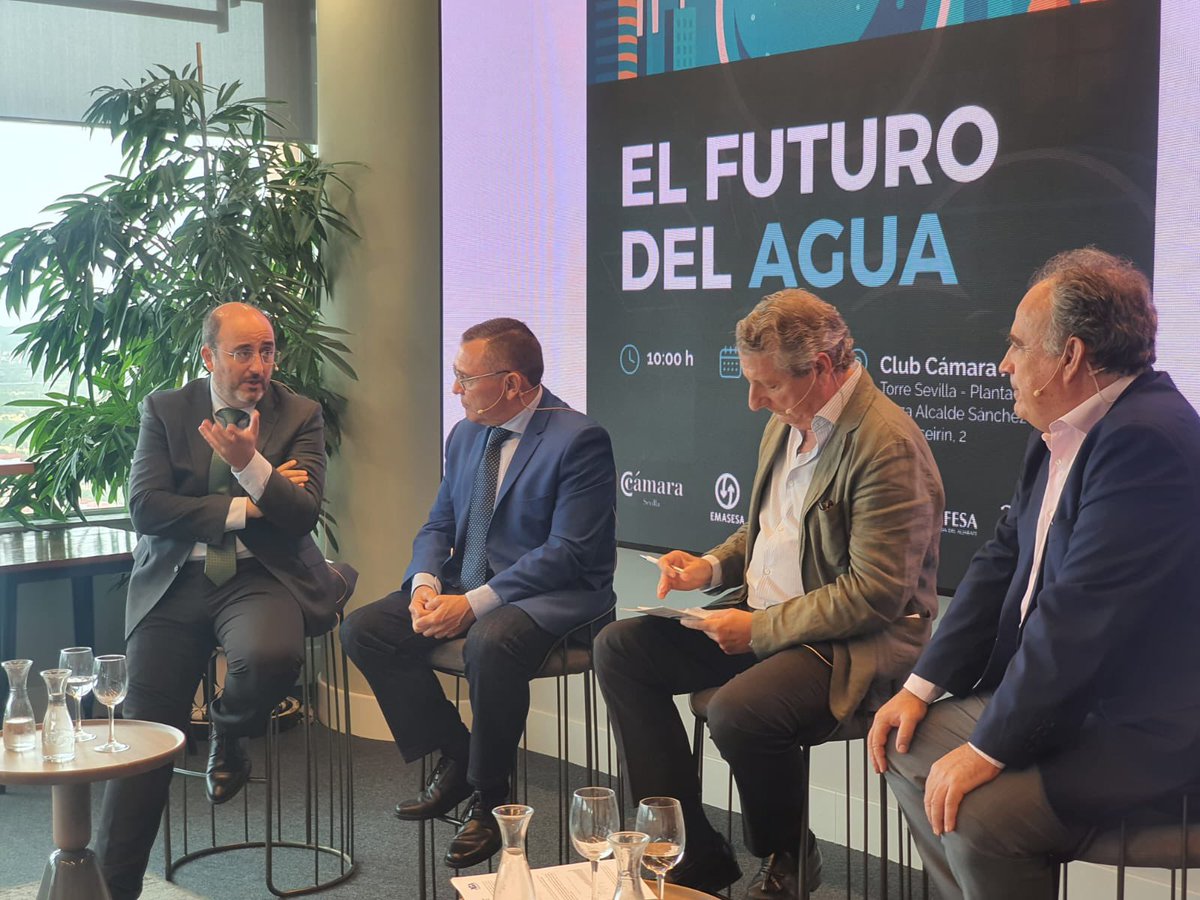 📸 Hoy estamos en <a href="/camaradesevilla/">Cámara de Comercio de Sevilla</a> en la jornada “El futuro del agua” junto a representantes de <a href="/emasesa/">emasesa</a>, <a href="/Aljarafesa/">Aljarafesa</a> y <a href="/DAQUASagua/">DAQUAS</a>
🗣️ <a href="/_Marcos_Martin/">MARCOS MARTÍN</a>: “La tasa de renovación de redes muy inferior a lo necesario. Con el ritmo actual, deberían aguantar 400 años y eso es inviable”