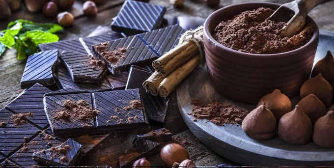 Mindphilosophy4's tweet photo. 3.) Dark Chocolate 

Contains phenylethylamine, a compound associated with the feeling of love and desire. https://t.co/PIwWUeEKvy