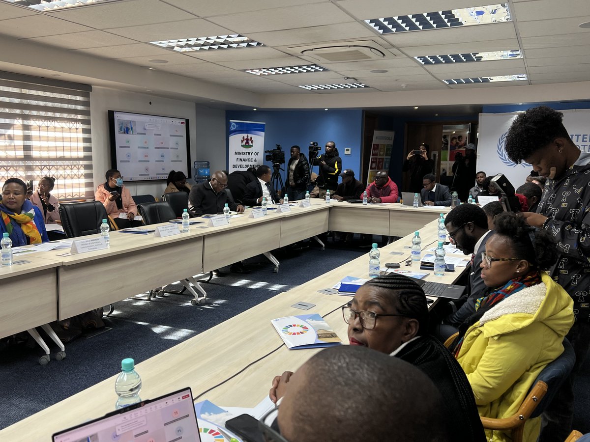 UNLesotho's tweet image. #HappeningNow! Lesotho launches its 2025 Voluntary National Review Report. Ministries are sharing progress on SDG 3, 5, 8, 13, 14 &amp;amp; 17 spotlighting efforts in health, gender, jobs, climate, water ecosystems, and partnerships. 

Full Report➡️: bit.ly/4kqGUPL