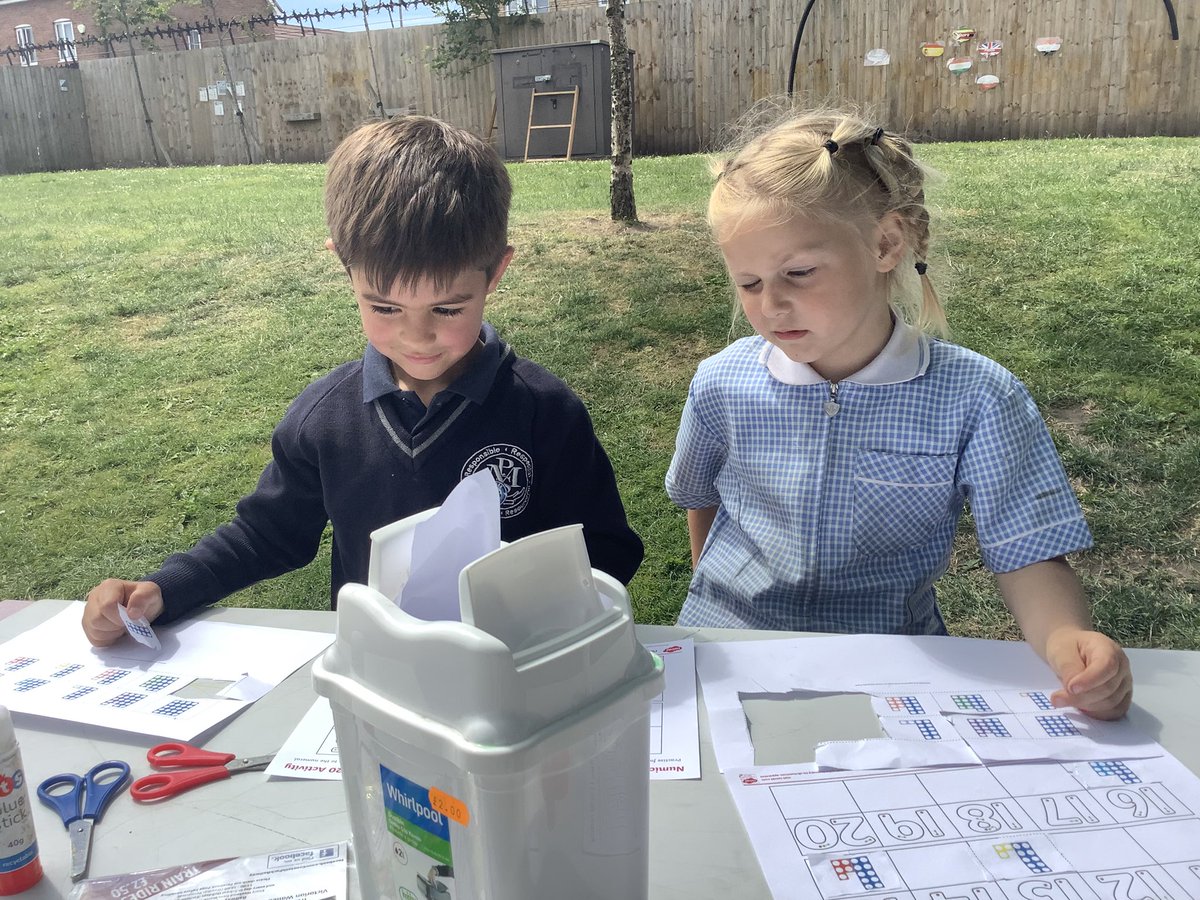 Receptionmonksd's tweet image. #ClassR3 took our learning outdoors, enjoying the sunshine and fresh air while lessons came to life outside! 😁
☀️📚#OutdoorLearning #FreshAirEducation