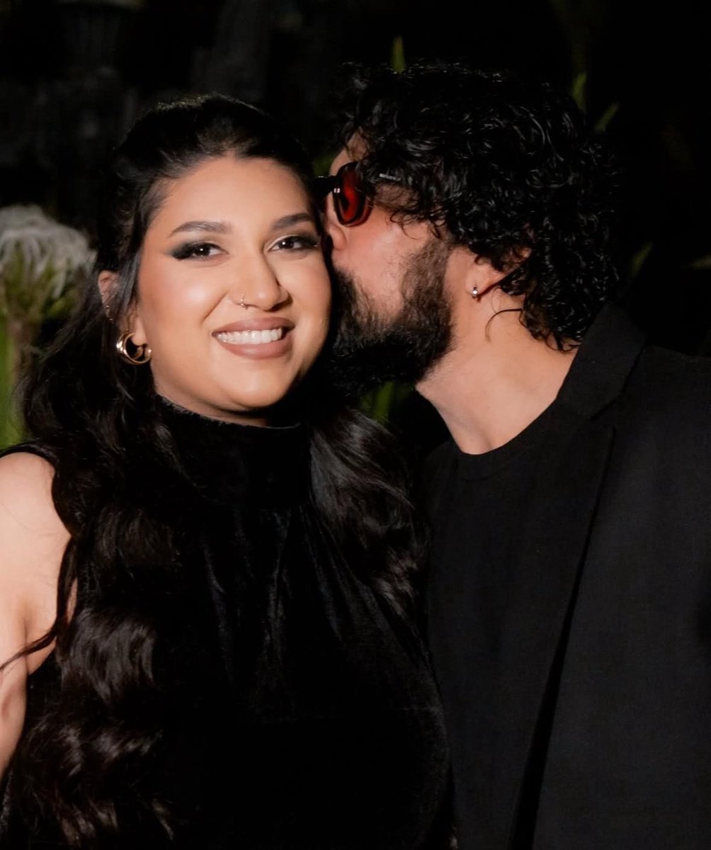 Adhinayaka Chakravarthy #KicchaSudeep’s adorable family photos.

<a href="/KicchaSudeep/">Kichcha Sudeepa</a> <a href="/iampriya06/">Priya Sudeep/ಪ್ರಿಯ</a> 

#Cineloka