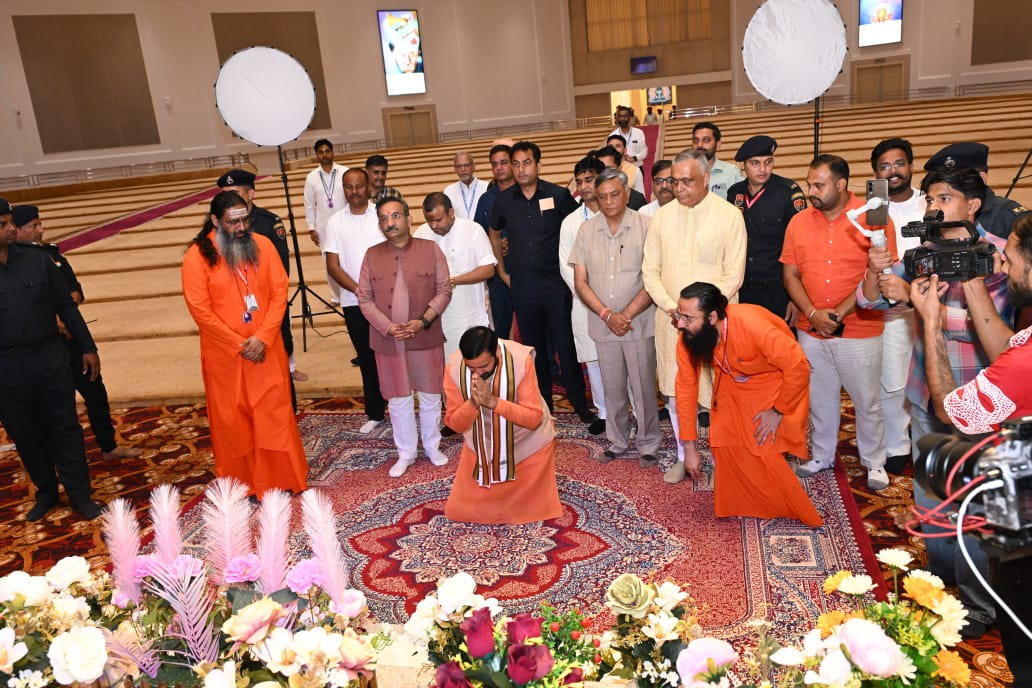 TBhandari_BJP's tweet photo. आज नूरमहल, जालंधर स्थित दिव्या ज्योति जागृति संस्थान में गुरुपूर्णिमा के पावन अवसर पर हरियाणा के माननीय मुख्यमंत्री जी ने मुख्य अतिथि के रूप में उपस्थित होकर गुरुदेव से आशीर्वाद प्राप्त किया।

इस दिव्य आयोजन में लाखों श्रद्धालुओं ने आकर गुरु भक्ति और साधना में भाग लिया। https://t.co/RxTSEJGDuZ