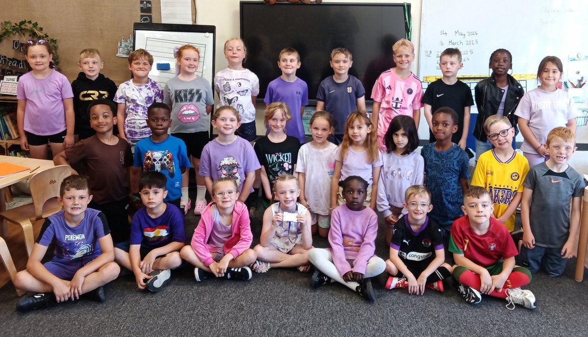 Everyone looks great in purple in support of Wigan and Leigh Hospice. <a href="/MrGSGC/">Mr Grogan</a> 🟣