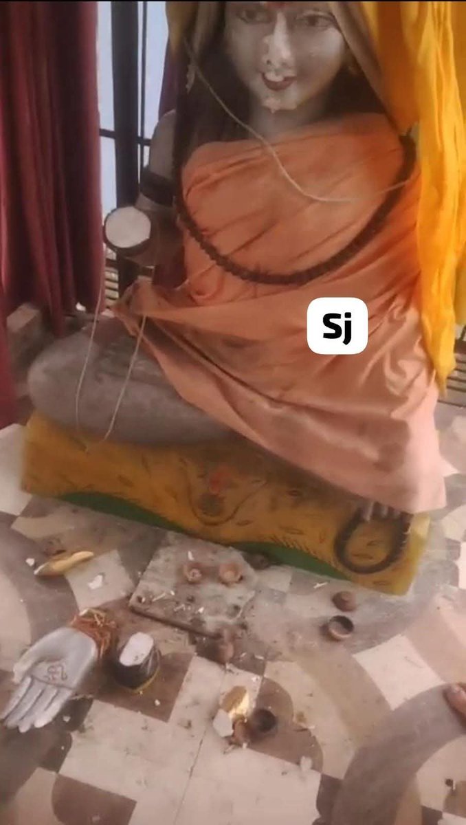 ये निंदनीय घटना आज उत्तर प्रदेश के मुज़फ्फरनगर- चरथावल थानाक्षेत्र के घिससुखेड़ा गांव की है। जंहा गुरु पूर्णिमा के दिन गुरु गोरक्षनाथ जी की मूर्ति को खंडित कर दिया गया ।प्रशासन तुरन्त संज्ञान ले। <a href="/CMOfficeUP/">CM Office, GoUP</a> <a href="/Uppolice/">UP POLICE</a> <a href="/GorakhnathMndr/">Shri Gorakhnath Mandir</a>